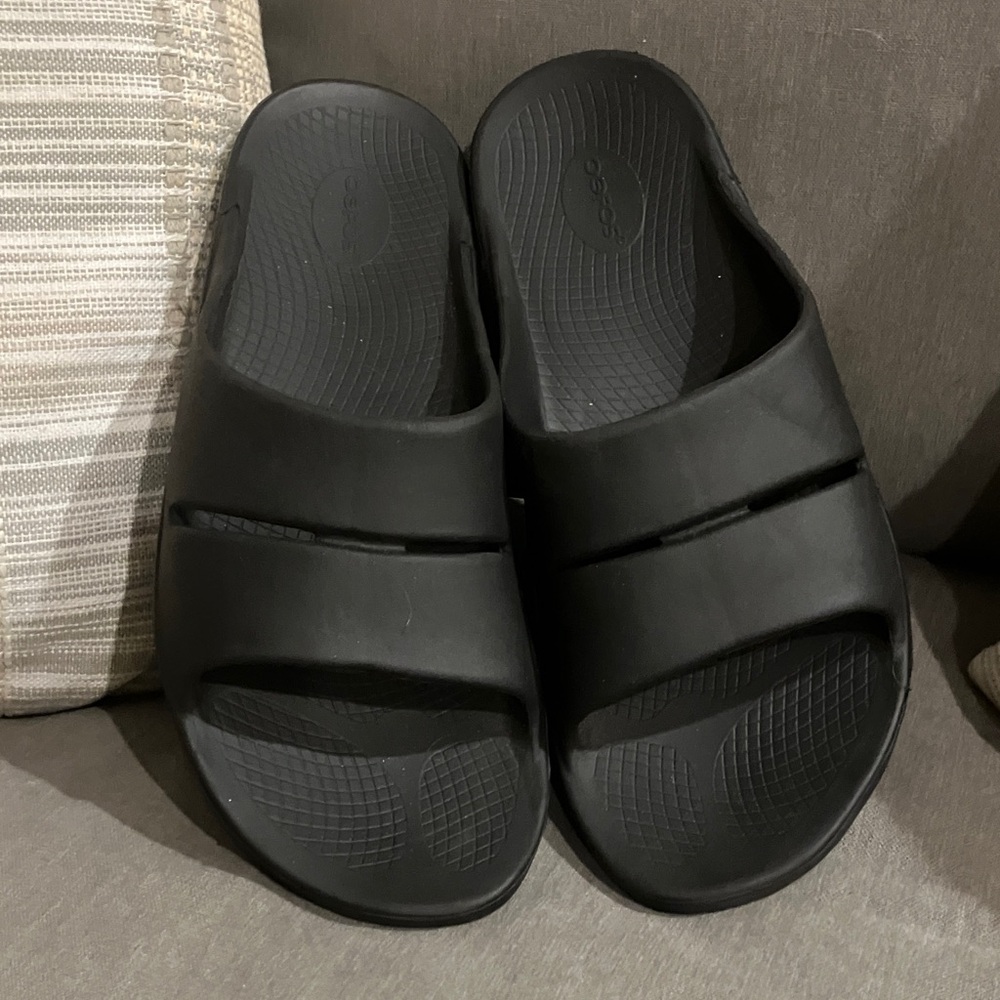 OOFOS Men’s Black Comfort Recovery Slides Size 14
